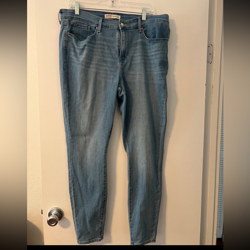 Womens levis jeans 16